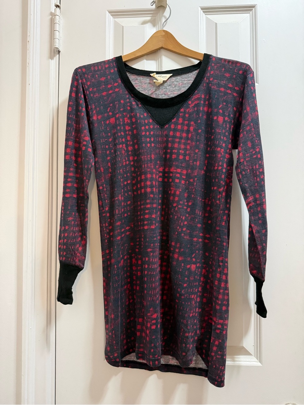 Isabel Marant Long-Sleeve round neck tunic knit top in Black and Red Print